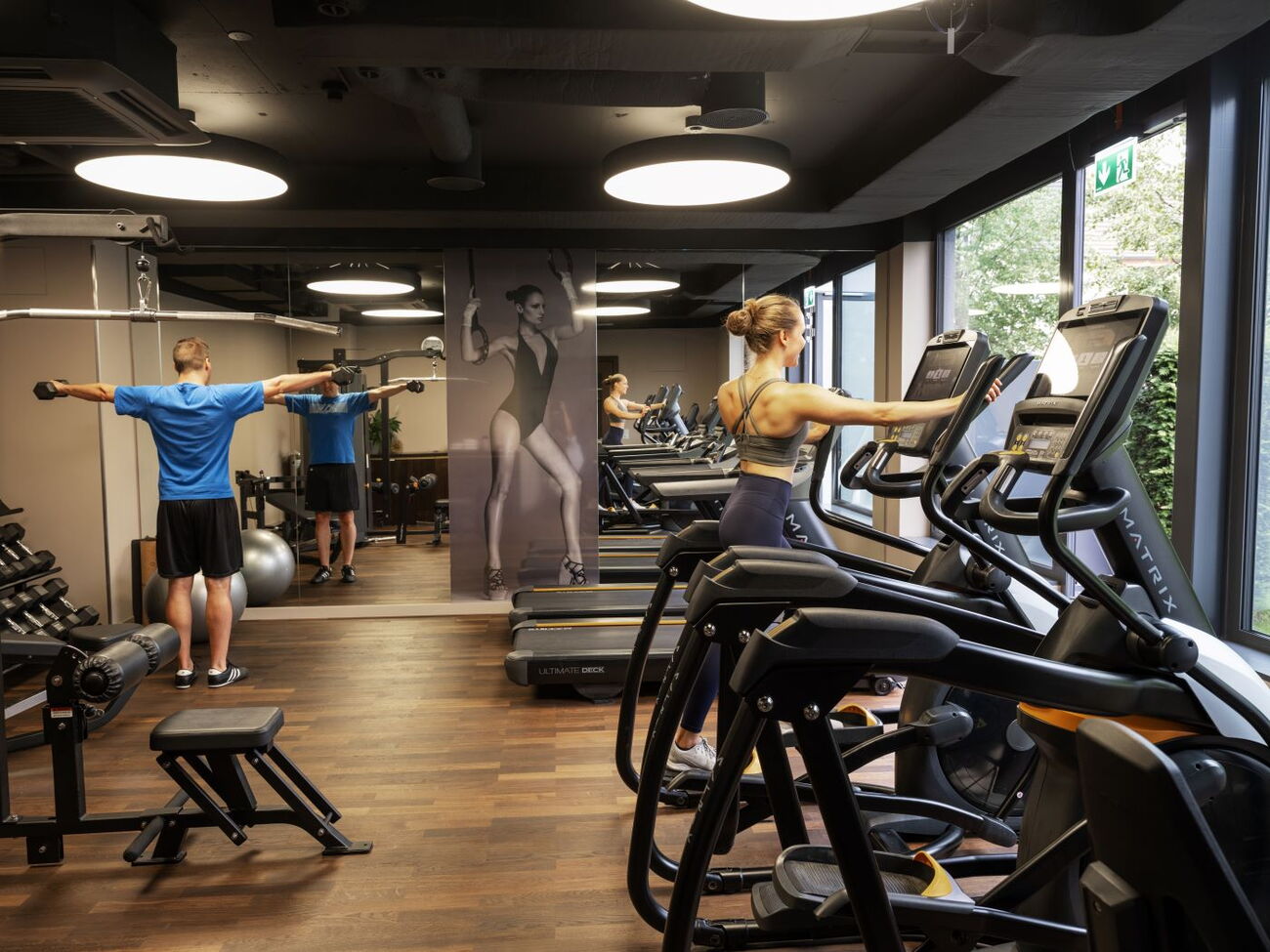 Salle de fitness avec appareils modernes Acasa Suites Zurich Oerlikon