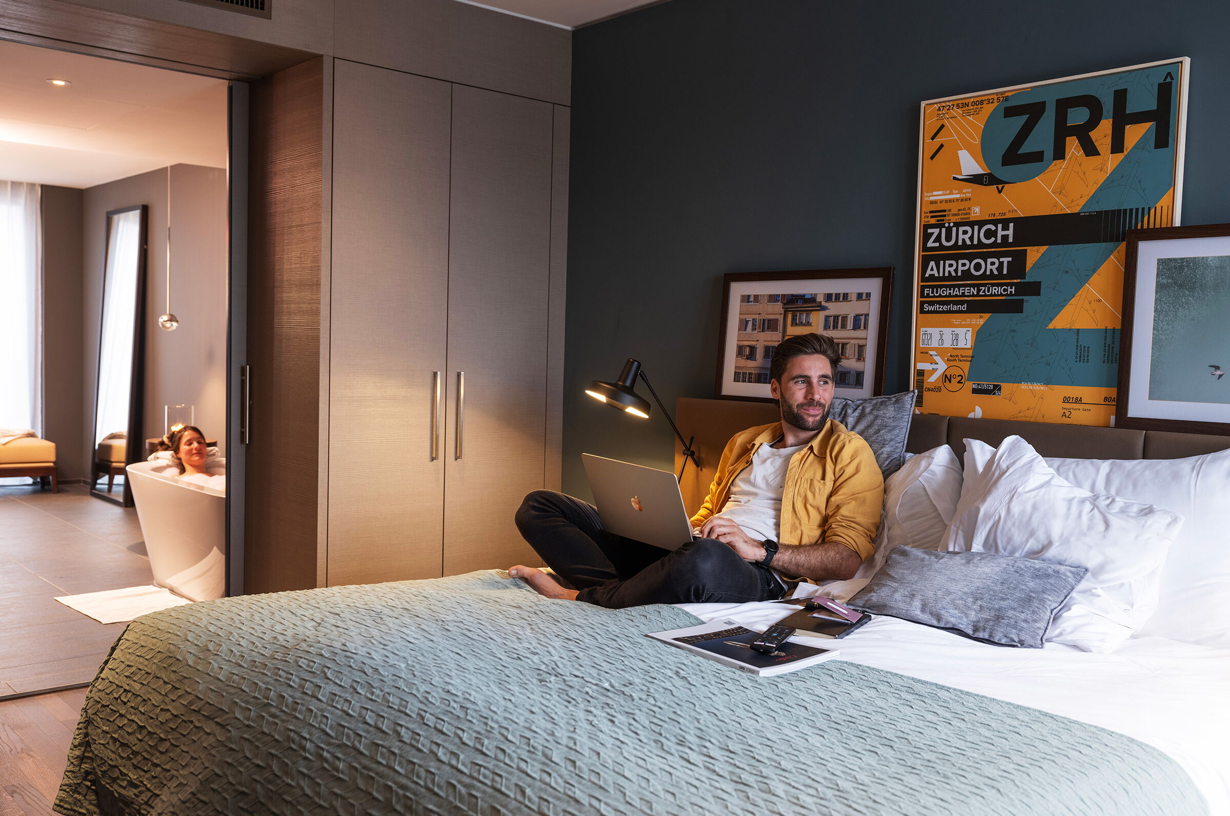 Roof Top Suite Schlafzimmer und Badezimmer mit Badewanne