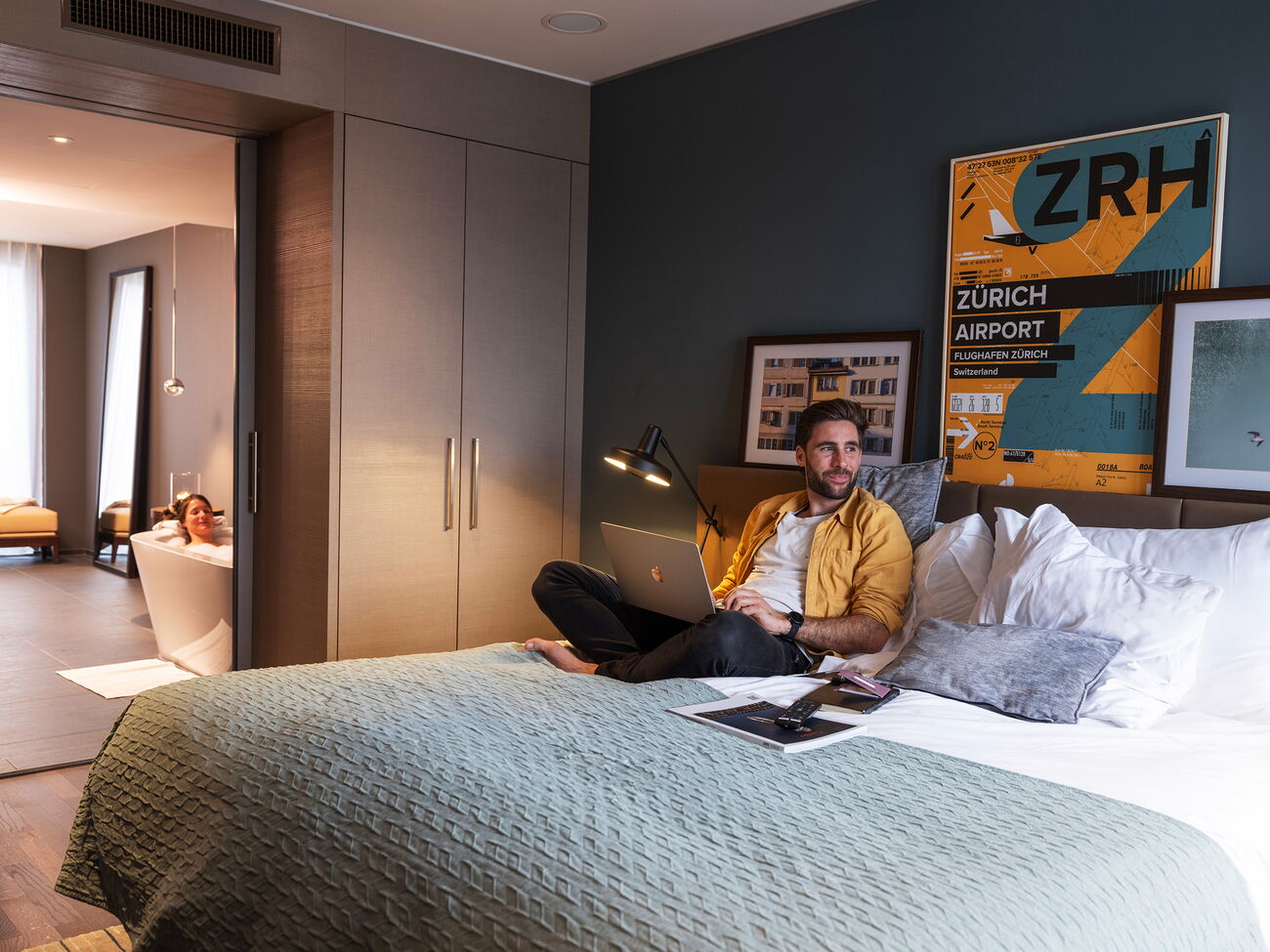 Roof Top Suite Schlafzimmer und Badezimmer mit Badewanne