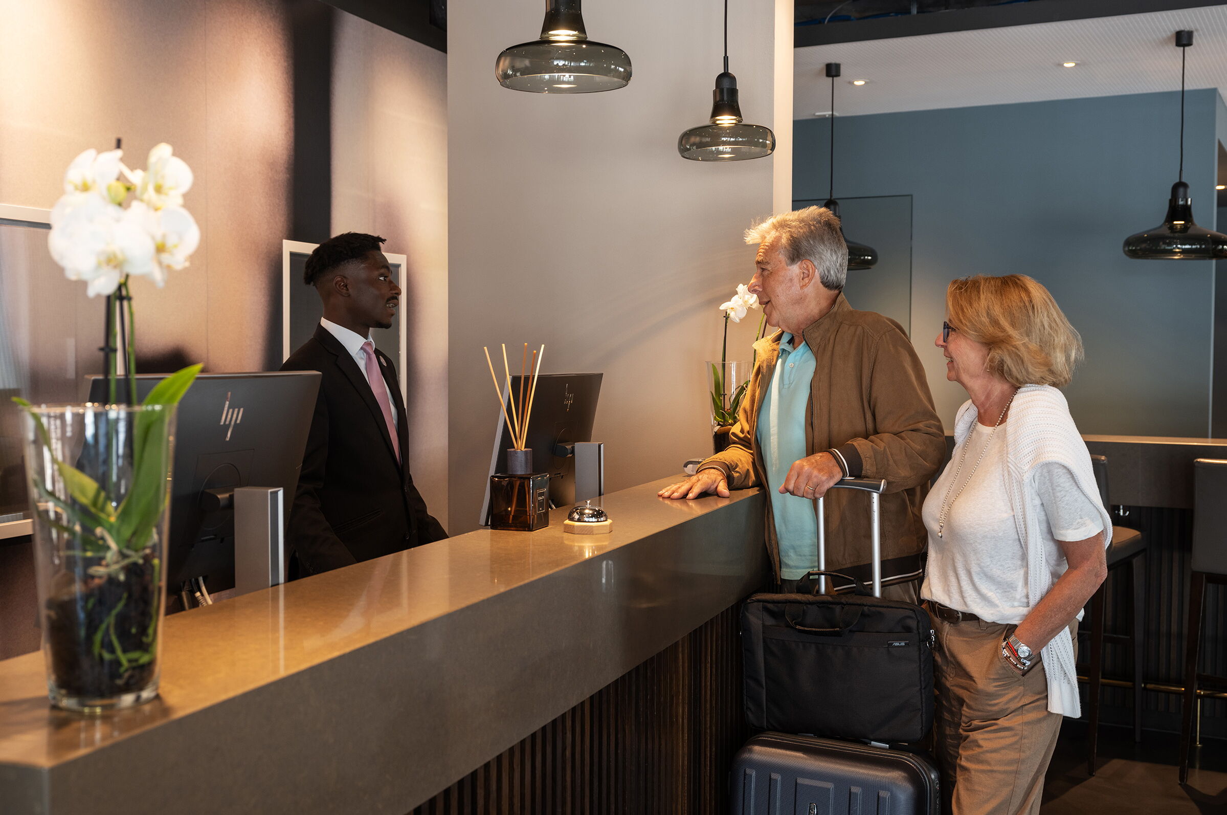 Acasa Suites Rezeption Anreise von Gästen die ein Konzert im Hallenstadion besuchen